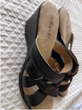 Black Softspots wedge sandals size 5